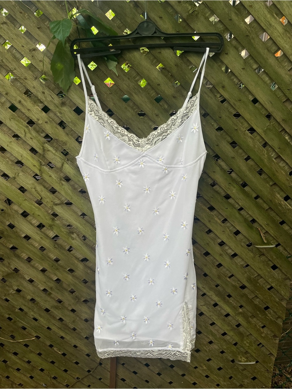 Lace Trim Daisy-Embroidered White Chemise Slip